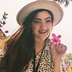 Meet your Posher, Carli